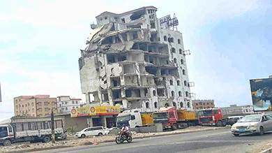مواطن تضرر مسكنه في حرب 2015م يناشد محافظ عدن